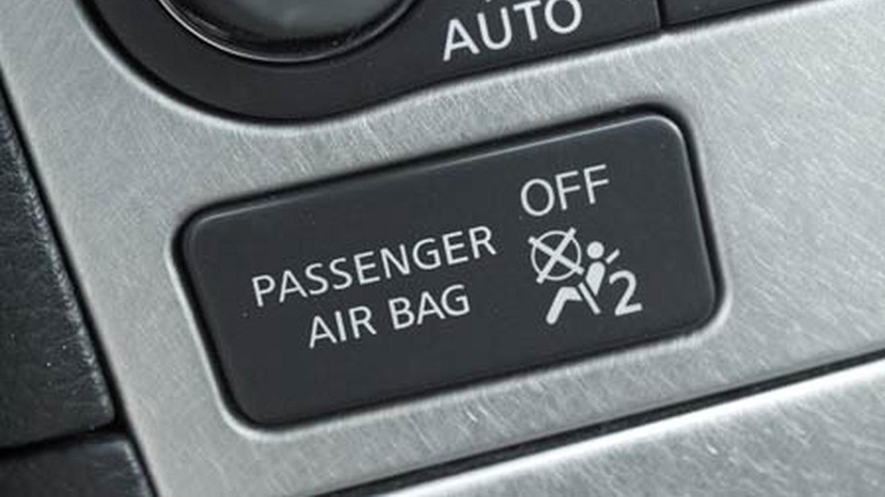 Illustration for article titled How To Fix Your Airbag Light Without Having It Blow Up In Your Face